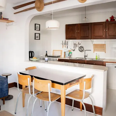 2-bedroom House W Garden In Heart Of Village 페하구도