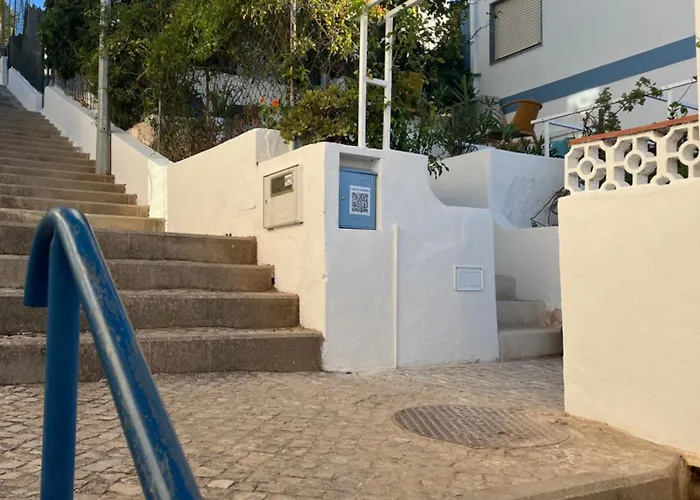 2-bedroom House W Garden In Heart Of Village Ferragudo (Faro)