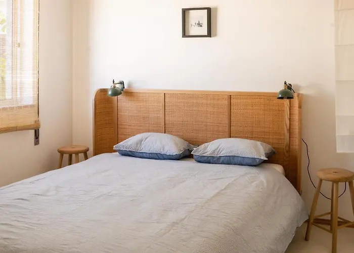 2-bedroom House W Garden In Heart Of Village